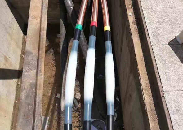 全恢复型电缆连接器